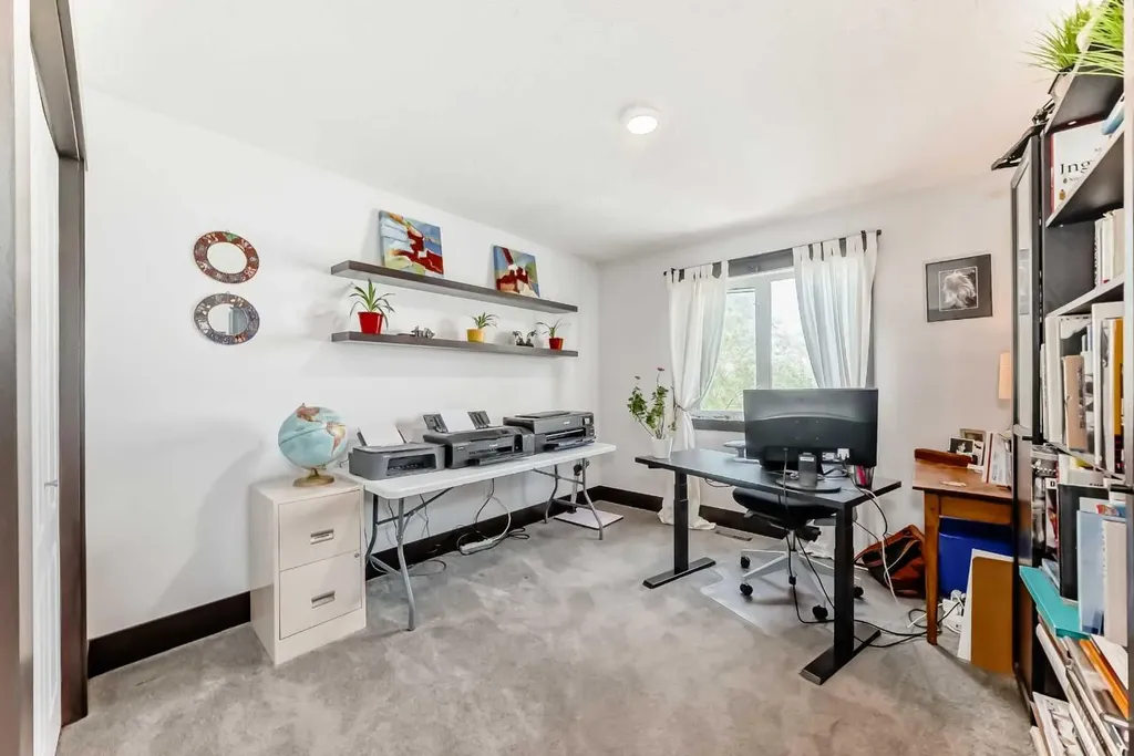 37 Lakeside Greens Close Chestermere AB T1X 1C2