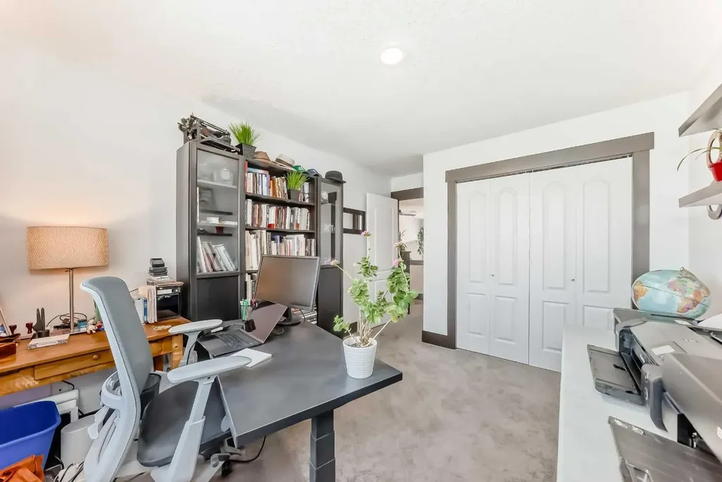 37 Lakeside Greens Close Chestermere AB T1X 1C2