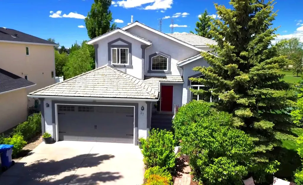 37 Lakeside Greens Close Chestermere AB T1X 1C2
