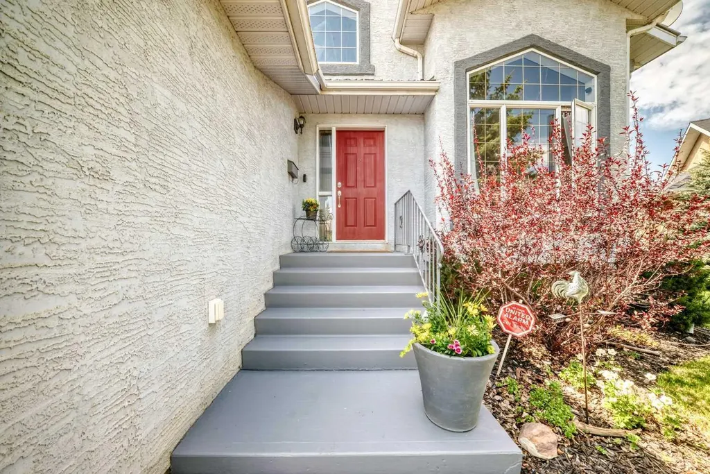 37 Lakeside Greens Close Chestermere AB T1X 1C2