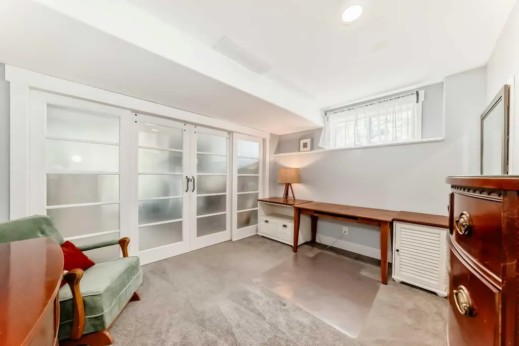 37 Lakeside Greens Close Chestermere AB T1X 1C2