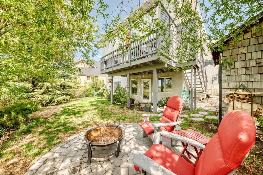 37 Lakeside Greens Close Chestermere AB T1X 1C2