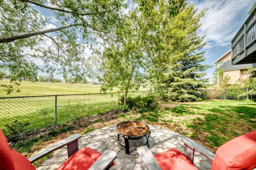 37 Lakeside Greens Close Chestermere AB T1X 1C2
