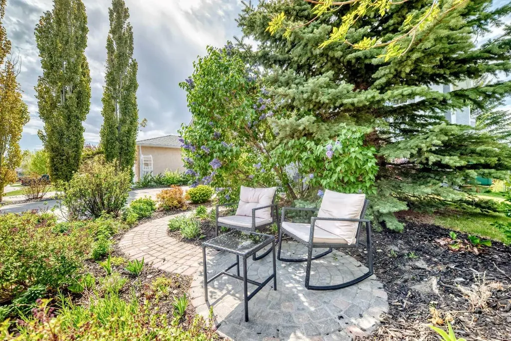 37 Lakeside Greens Close Chestermere AB T1X 1C2