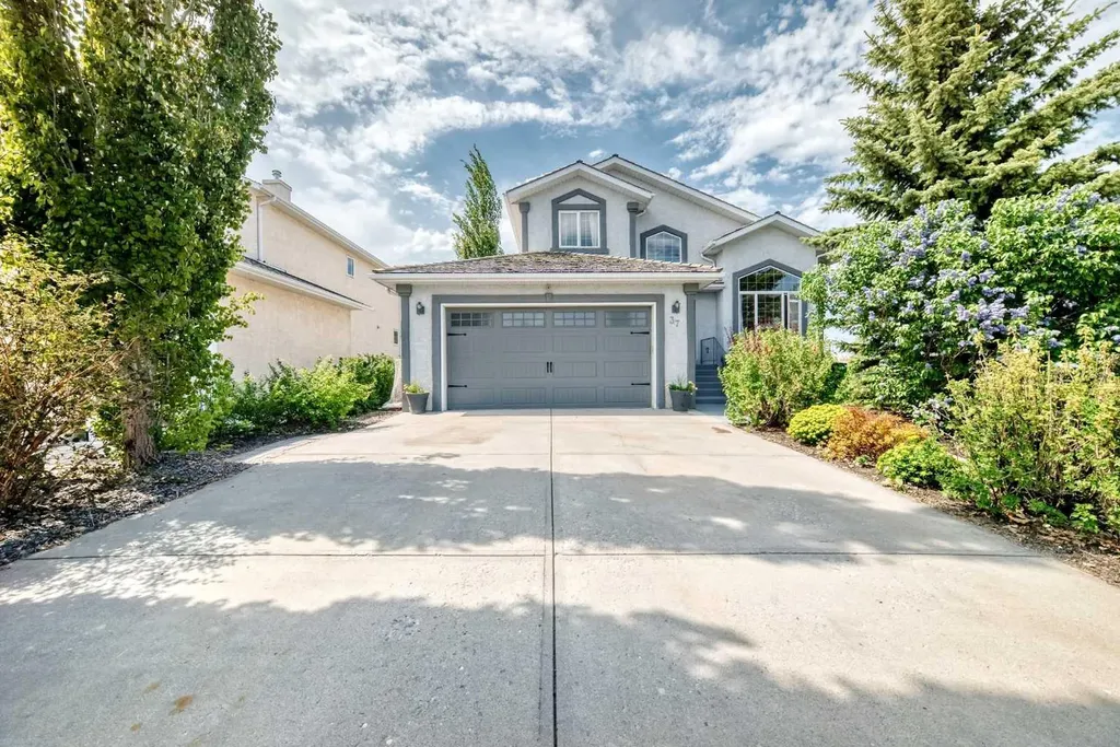 37 Lakeside Greens Close Chestermere AB T1X 1C2