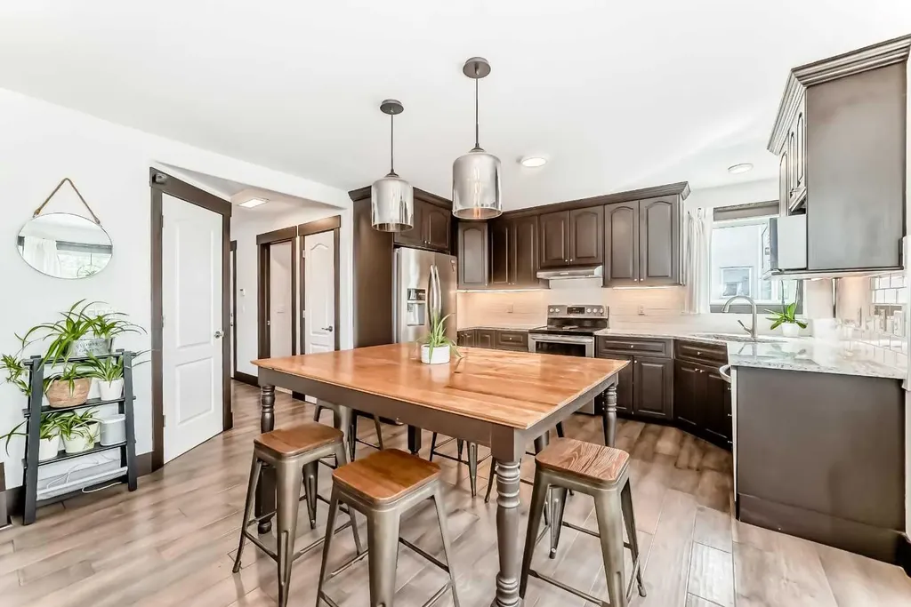 37 Lakeside Greens Close Chestermere AB T1X 1C2