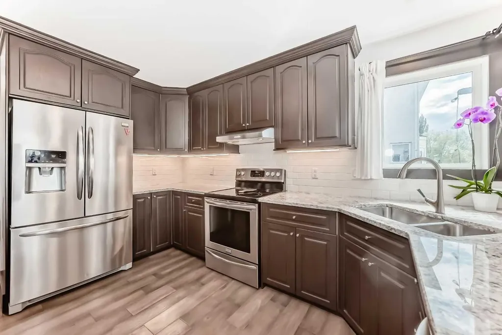 37 Lakeside Greens Close Chestermere AB T1X 1C2
