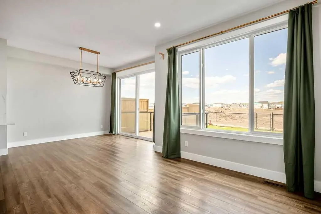 127 Creekstone Park SW Calgary AB T2X 5E9