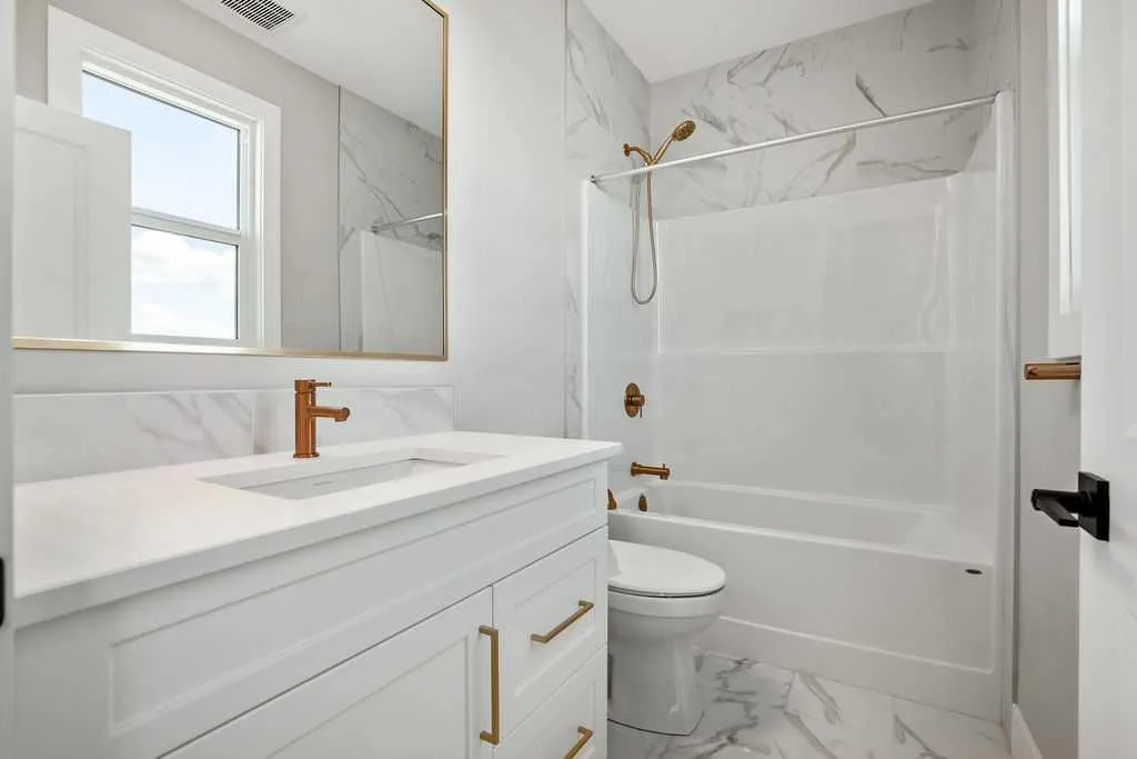 127 Creekstone Park SW Calgary AB T2X 5E9