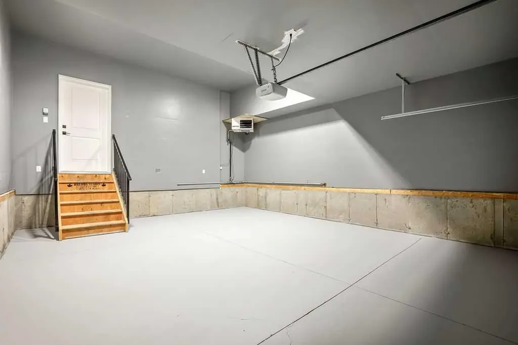 127 Creekstone Park SW Calgary AB T2X 5E9