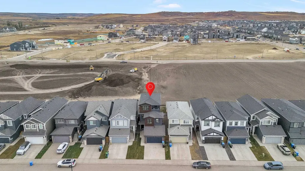 127 Creekstone Park SW Calgary AB T2X 5E9