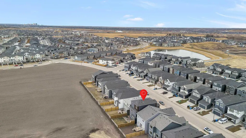 127 Creekstone Park SW Calgary AB T2X 5E9