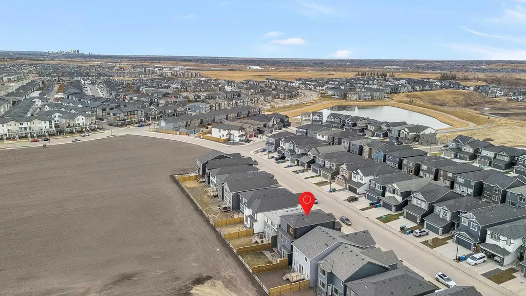 127 Creekstone Park SW Calgary AB T2X 5E9