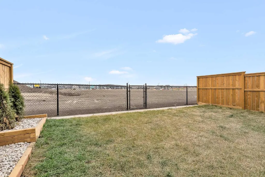 127 Creekstone Park SW Calgary AB T2X 5E9