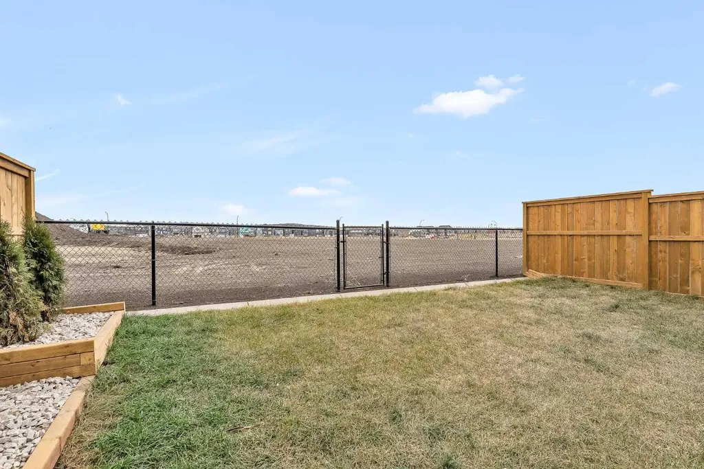 127 Creekstone Park SW Calgary AB T2X 5E9