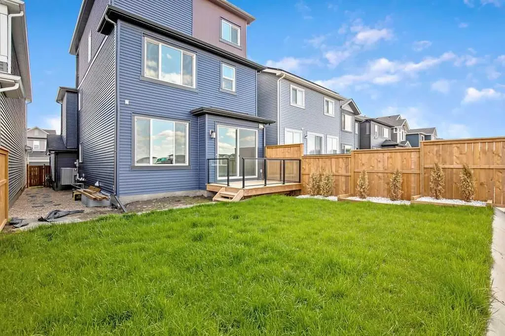 127 Creekstone Park SW Calgary AB T2X 5E9