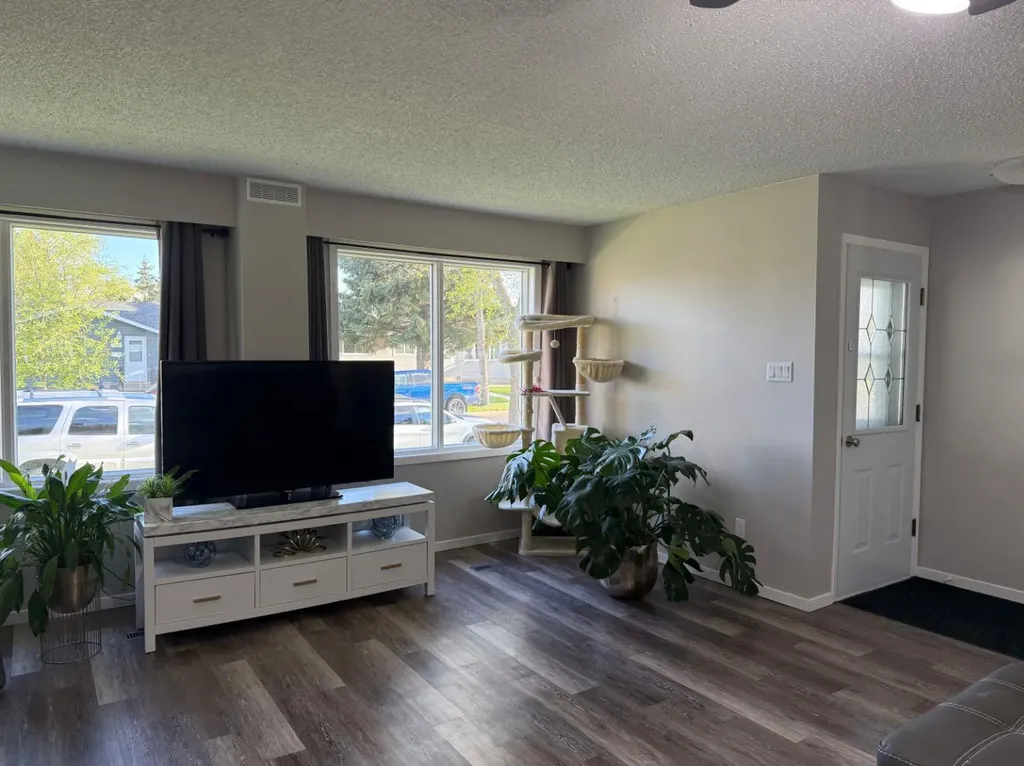 4804 37 Street Lloydminster SK S9V 0A6