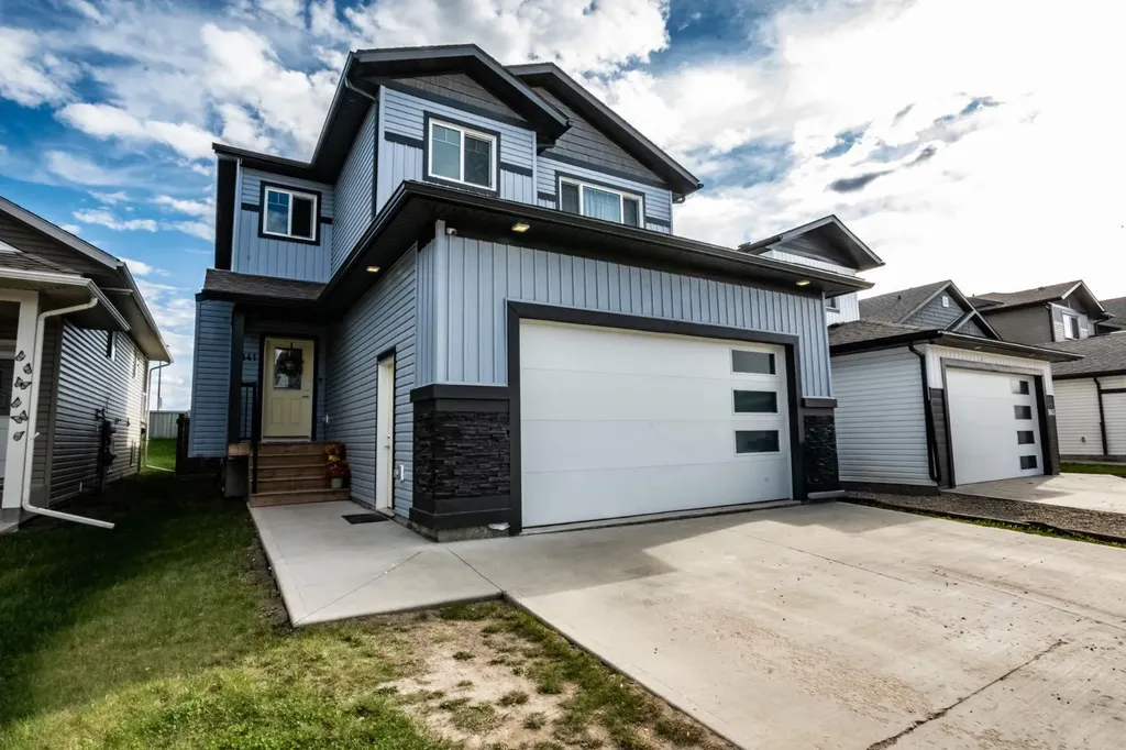 8841 85a Avenue Grande Prairie AB T8X 0R5