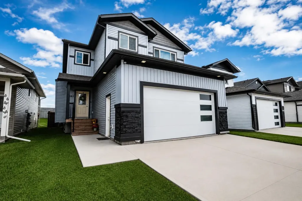 8841 85a Avenue Grande Prairie AB T8X 0R5