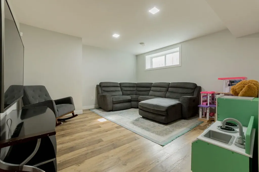 8841 85a Avenue Grande Prairie AB T8X 0R5