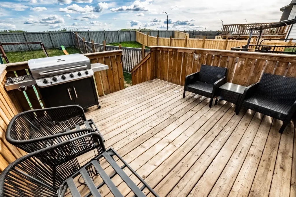 8841 85a Avenue Grande Prairie AB T8X 0R5