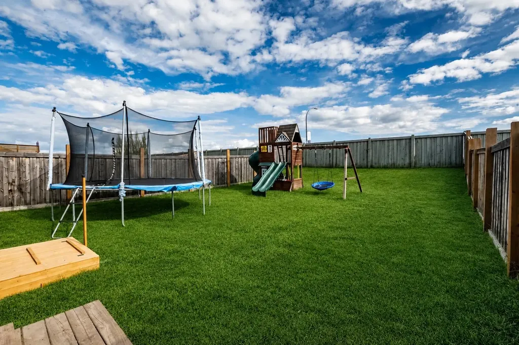 8841 85a Avenue Grande Prairie AB T8X 0R5