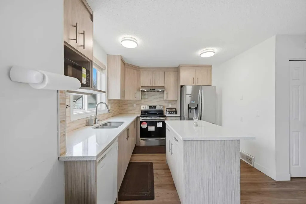 172 Castlebrook Road NE Calgary AB T3J 1P1