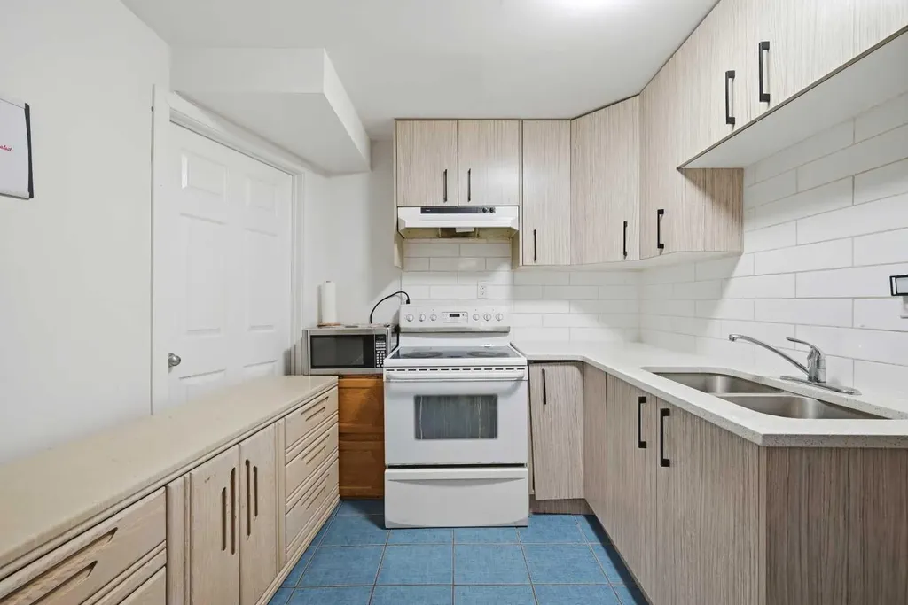 172 Castlebrook Road NE Calgary AB T3J 1P1