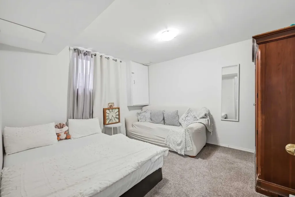 172 Castlebrook Road NE Calgary AB T3J 1P1