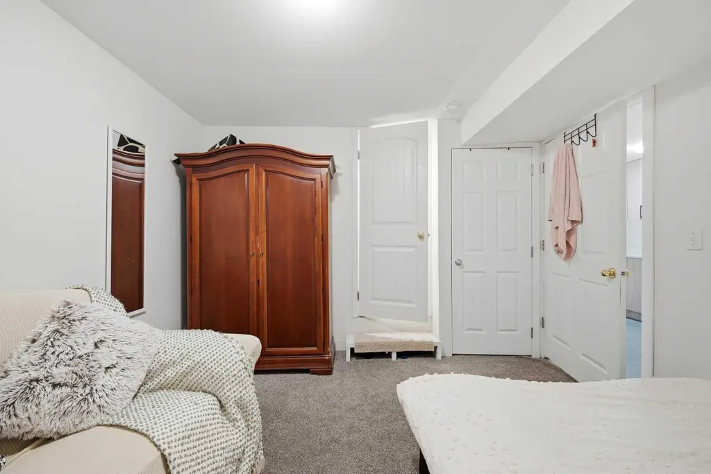 172 Castlebrook Road NE Calgary AB T3J 1P1