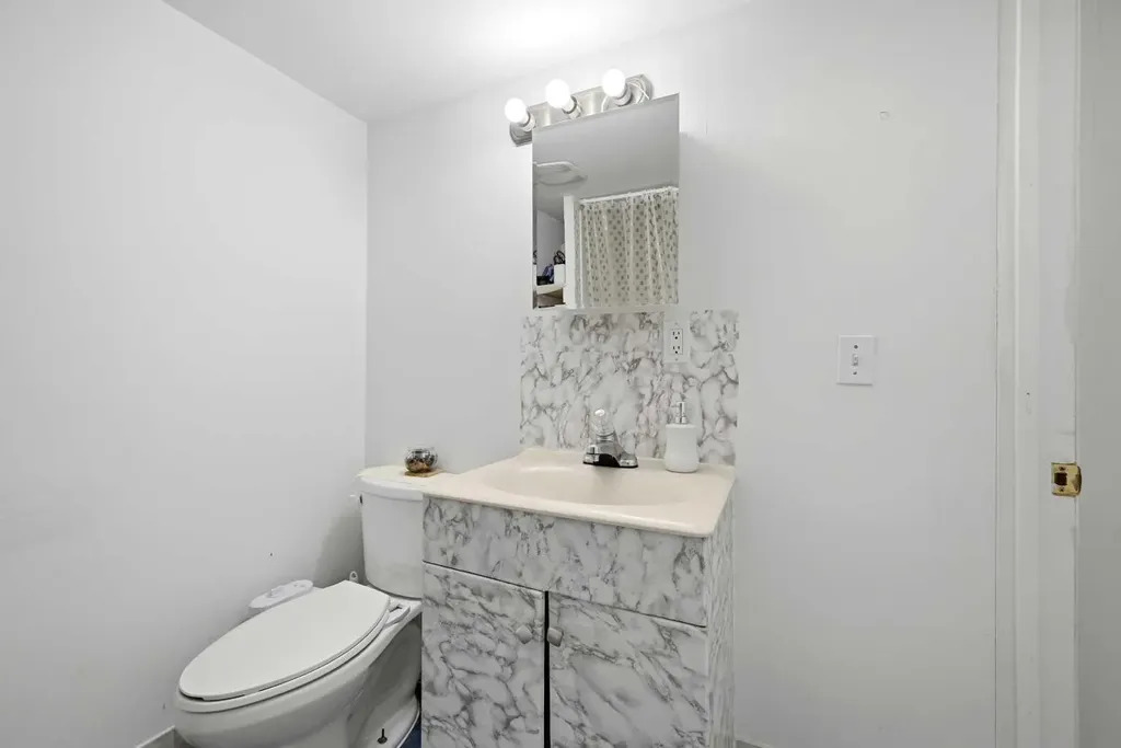 172 Castlebrook Road NE Calgary AB T3J 1P1