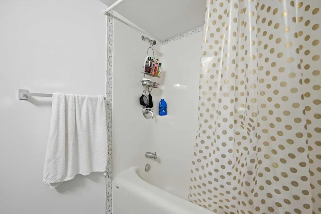 172 Castlebrook Road NE Calgary AB T3J 1P1