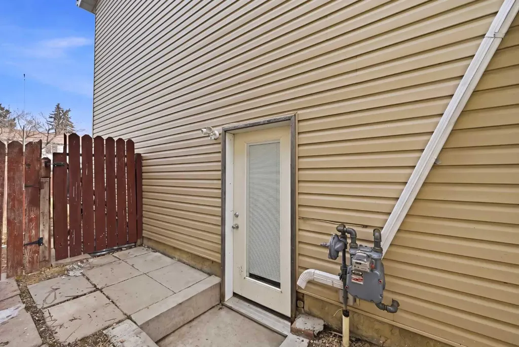 172 Castlebrook Road NE Calgary AB T3J 1P1