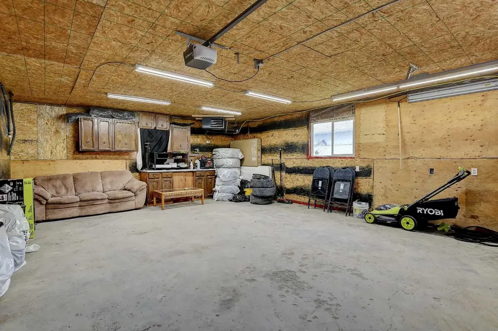 9638 112 Avenue Grande Prairie AB T8V 3B8
