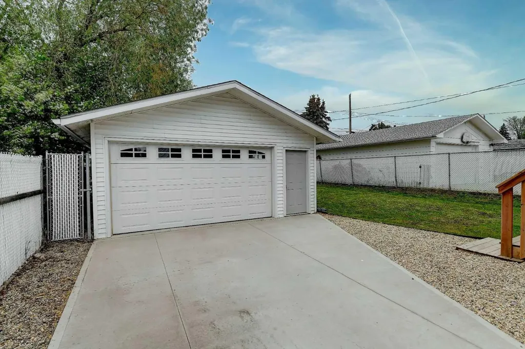 9638 112 Avenue Grande Prairie AB T8V 3B8