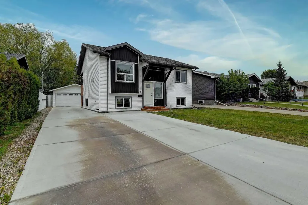 9638 112 Avenue Grande Prairie AB T8V 3B8