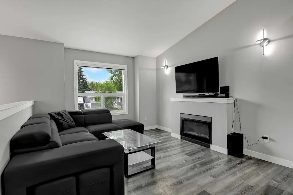 9638 112 Avenue Grande Prairie AB T8V 3B8