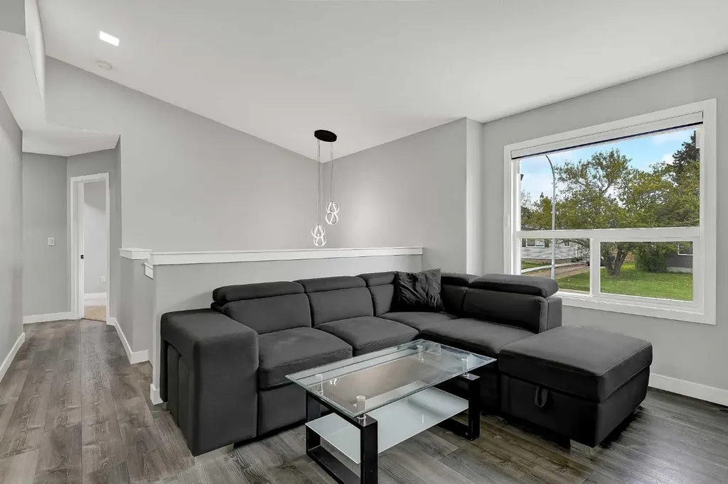 9638 112 Avenue Grande Prairie AB T8V 3B8