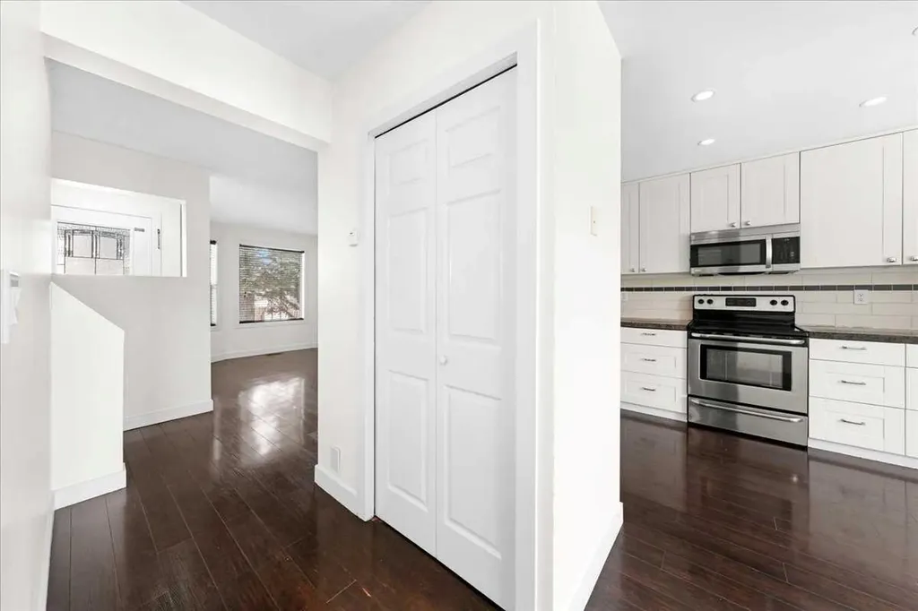 61 Falmere Way NE Calgary AB T3J 2Y7