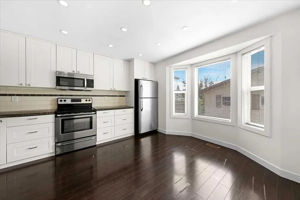 61 Falmere Way NE Calgary AB T3J 2Y7