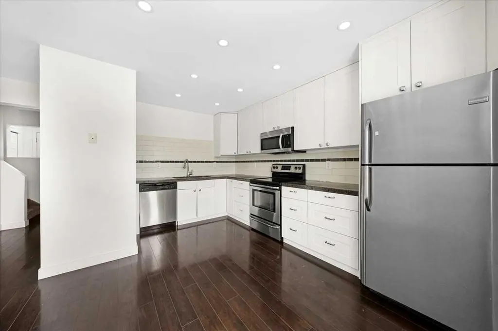 61 Falmere Way NE Calgary AB T3J 2Y7