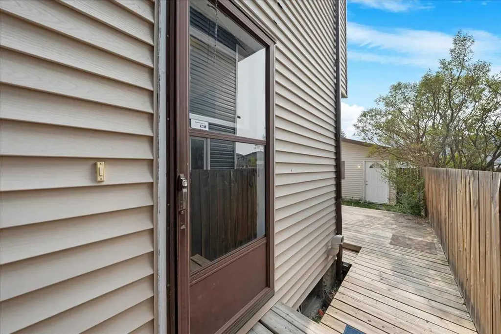 61 Falmere Way NE Calgary AB T3J 2Y7