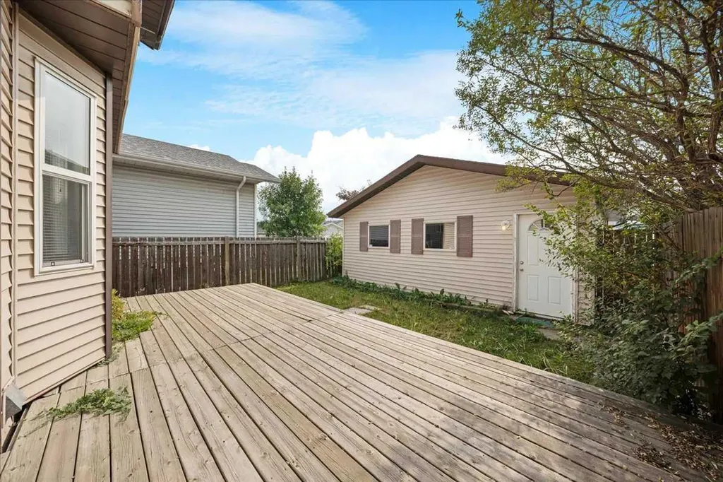 61 Falmere Way NE Calgary AB T3J 2Y7