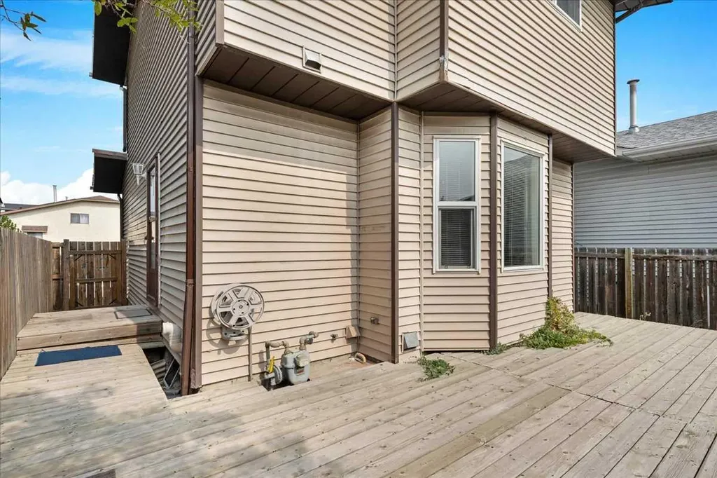 61 Falmere Way NE Calgary AB T3J 2Y7