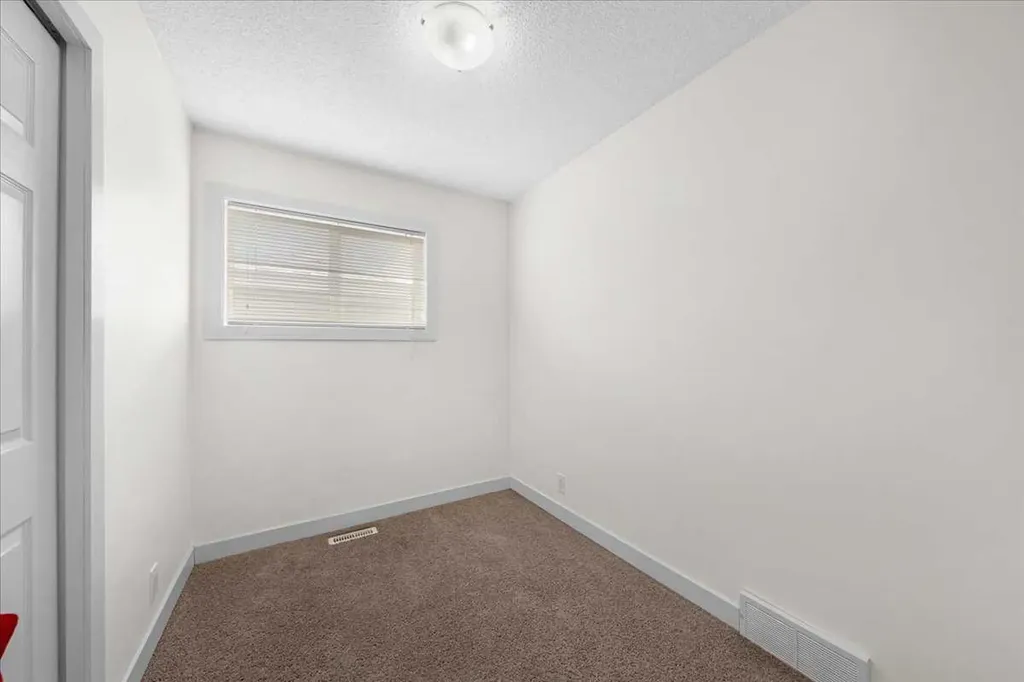 61 Falmere Way NE Calgary AB T3J 2Y7