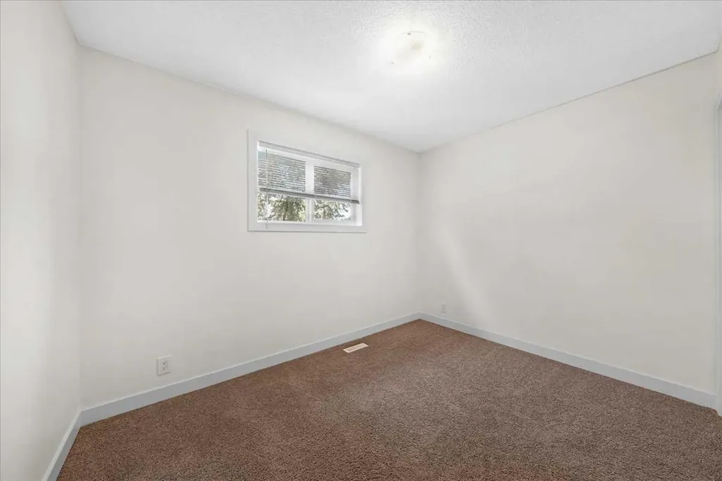 61 Falmere Way NE Calgary AB T3J 2Y7