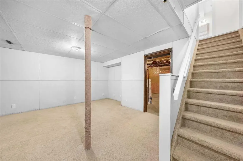 61 Falmere Way NE Calgary AB T3J 2Y7