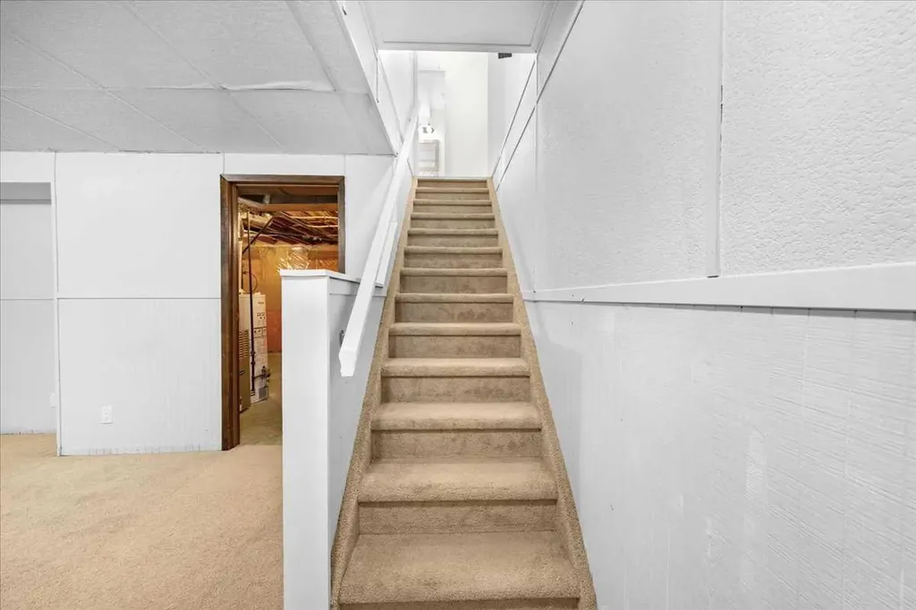 61 Falmere Way NE Calgary AB T3J 2Y7