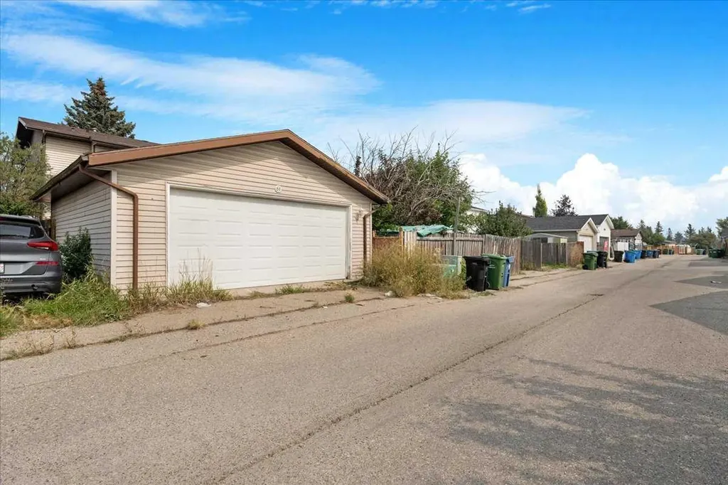 61 Falmere Way NE Calgary AB T3J 2Y7
