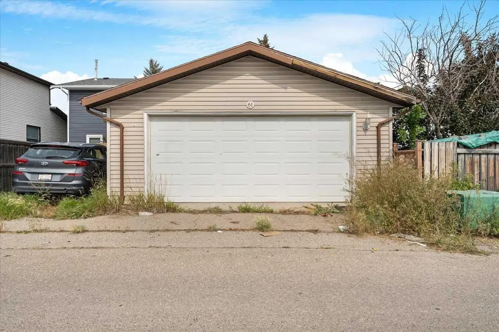 61 Falmere Way NE Calgary AB T3J 2Y7